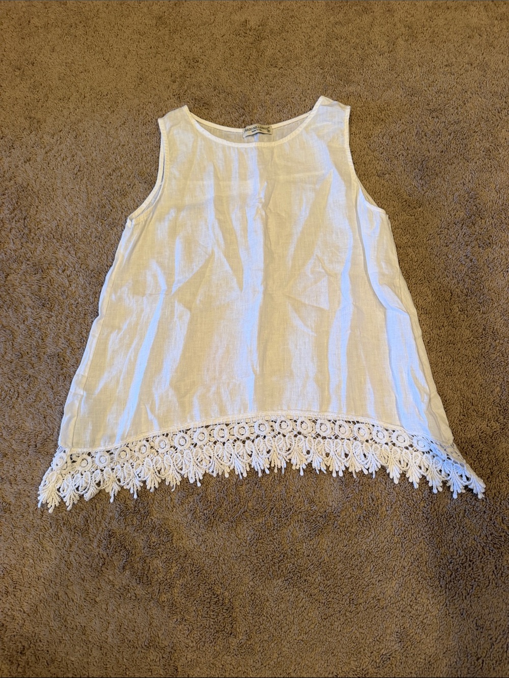Woman’s Medium White Sleeveless Top
